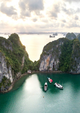 Beautiful Bai Tu Long bay