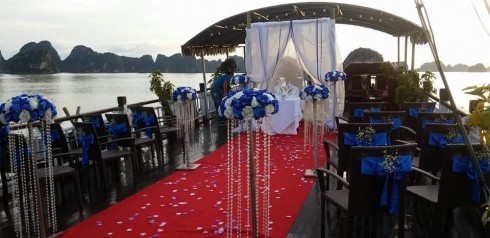 Wedding ceremony in Halong Bay