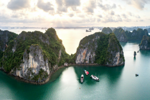 Bai Tu Long Bay, what to see there?